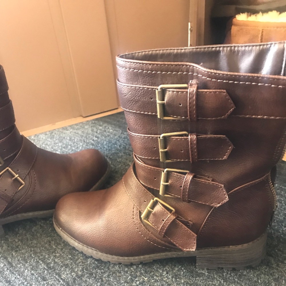 Combat boots almost new